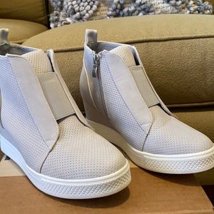 Women’s size 7.5 sneaker bootie.